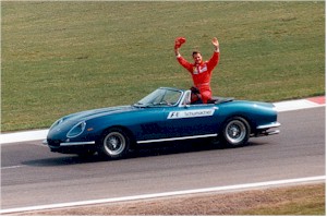 Schummi im Oltimer